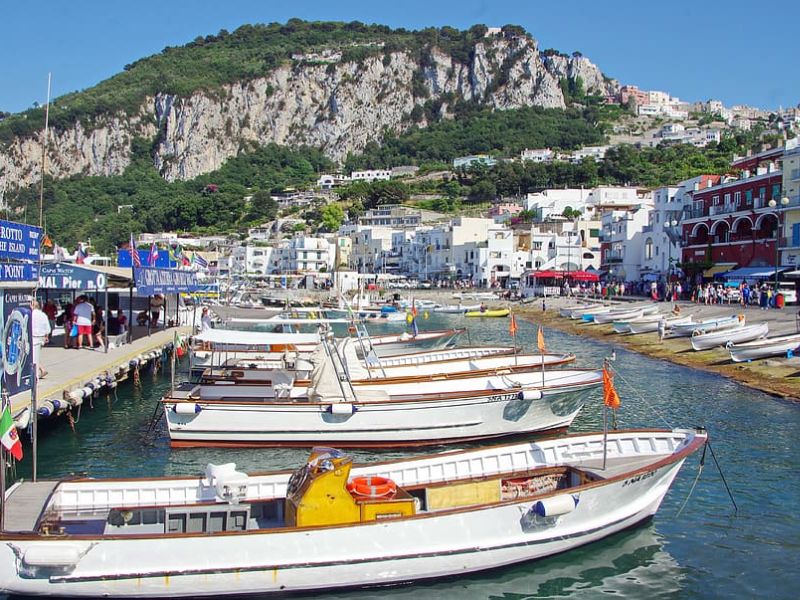 Boating Around Capri A Guide to Selecting the Ideal Tour
